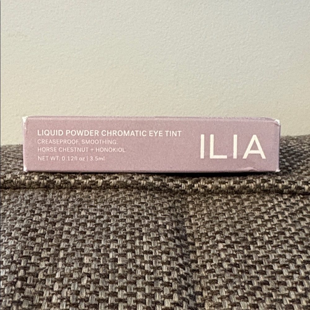 BNIB Ilia Liquid Powder Chromatic Eye Tint in Dim - Full Size - Picture 5 of 8